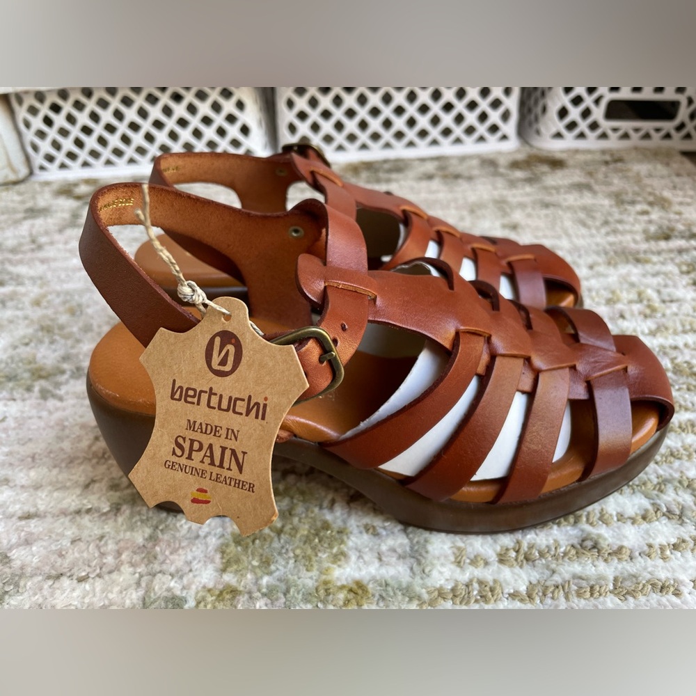 Bertuchi Leather Fisherman Sandals NEW IN BOX